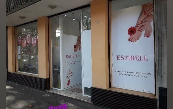 Fachada exterior e interior del salón Estibell Estética en Vicente López